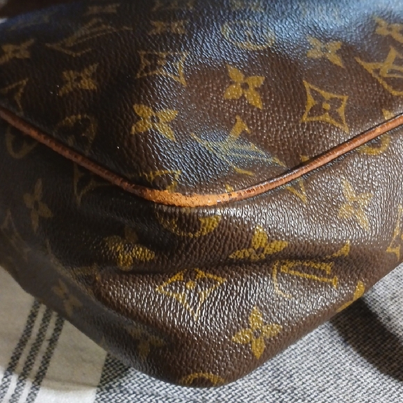 Louis Vuitton Brown Monogram Men's Bag - Picture 9 of 16